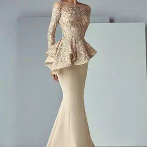 Gorgeous mother of the groom dress!